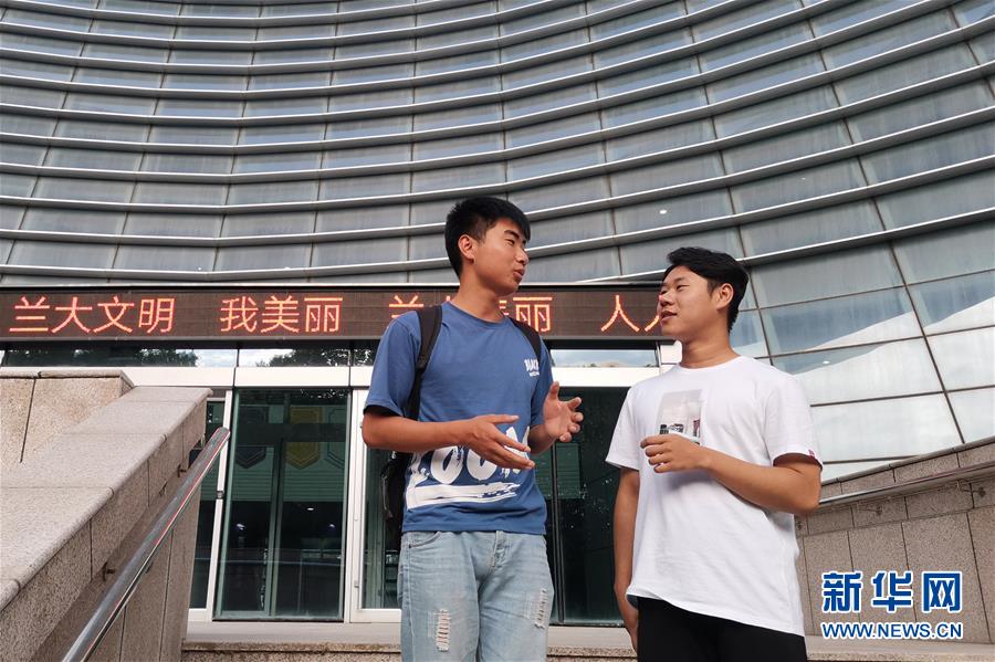 �����Aȫý�^�l�������҂���С������Q��Q��Óؚ���ԡ��D�Ļ��ӣ���12��Óؚ���ɫ