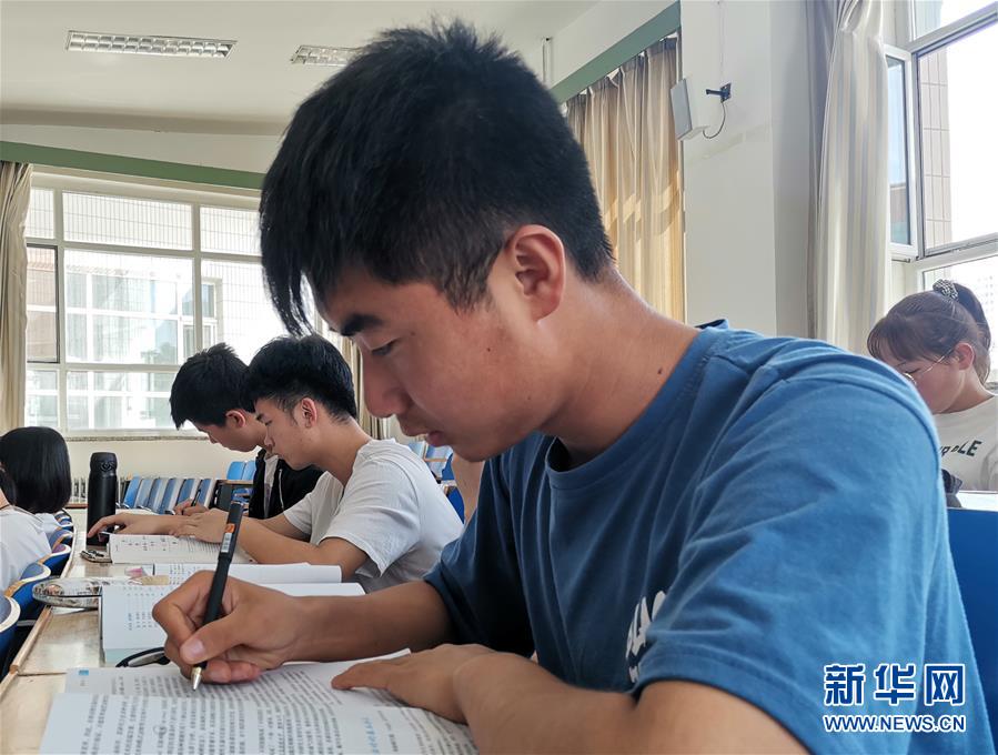 �����Aȫý�^�l�������҂���С������Q��Q��Óؚ���ԡ��D�Ļ��ӣ���13��Óؚ���ɫ