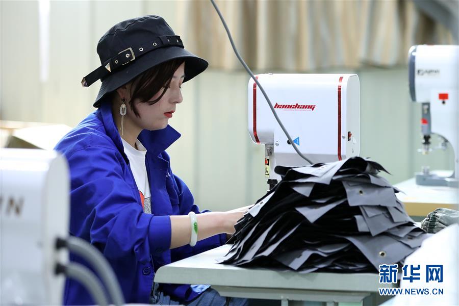 �����Aȫý�^�l�������҂���С������Q��Q��Óؚ���ԡ��D�Ļ��ӣ���15��Óؚ���ɫ