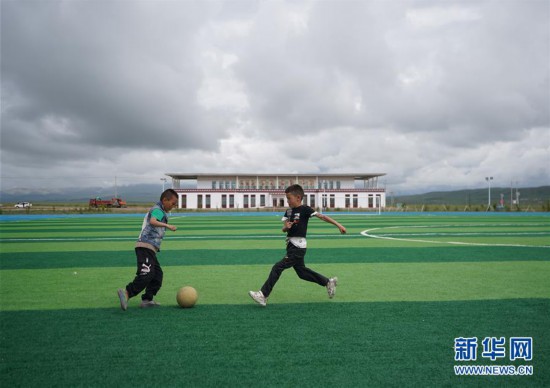 �����Aȫý�^�l�������҂���С������Q��Q��Óؚ���ԡ��D�Ļ��ӣ���10����ԭ�Ͼ`�ŵĹ�â���������ຣ�������ؚ�������Ĺ���