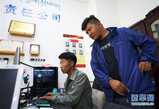 �����Aȫý�^�l�������҂���С������Q��Q��Óؚ���ԡ��D�Ļ��ӣ���11����ԭ�Ͼ`�ŵĹ�â���������ຣ�������ؚ�������Ĺ���