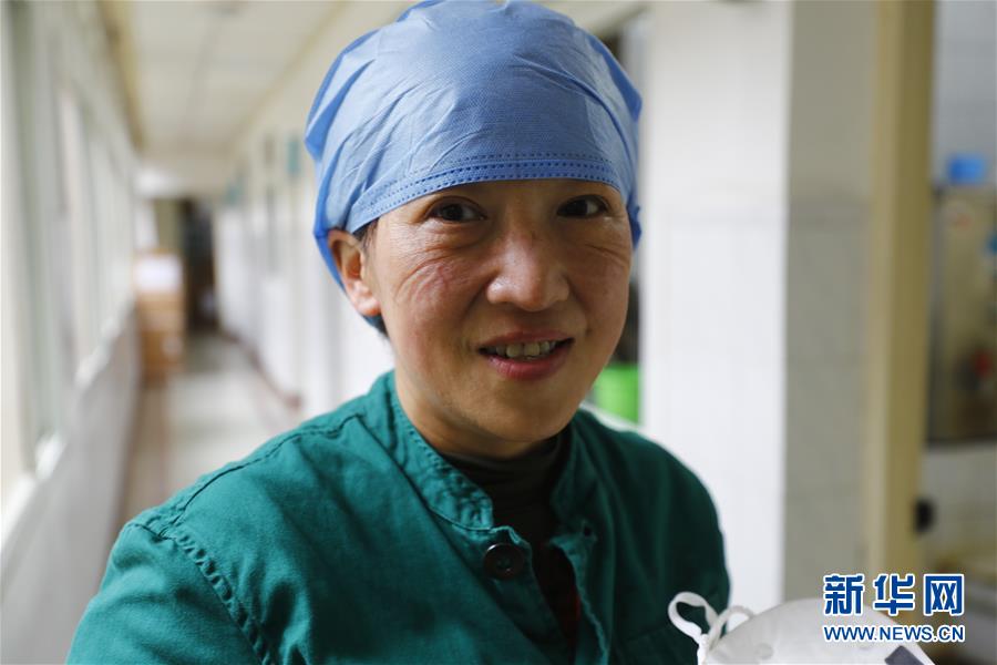 ������һ���t���ˆTӢ��Ⱥ�w���D�Ļ��ӣ���8��һ�О������񽡿������в����^���tԺ�h�Tͻ��꠿����¹ڷ�������ӛ��