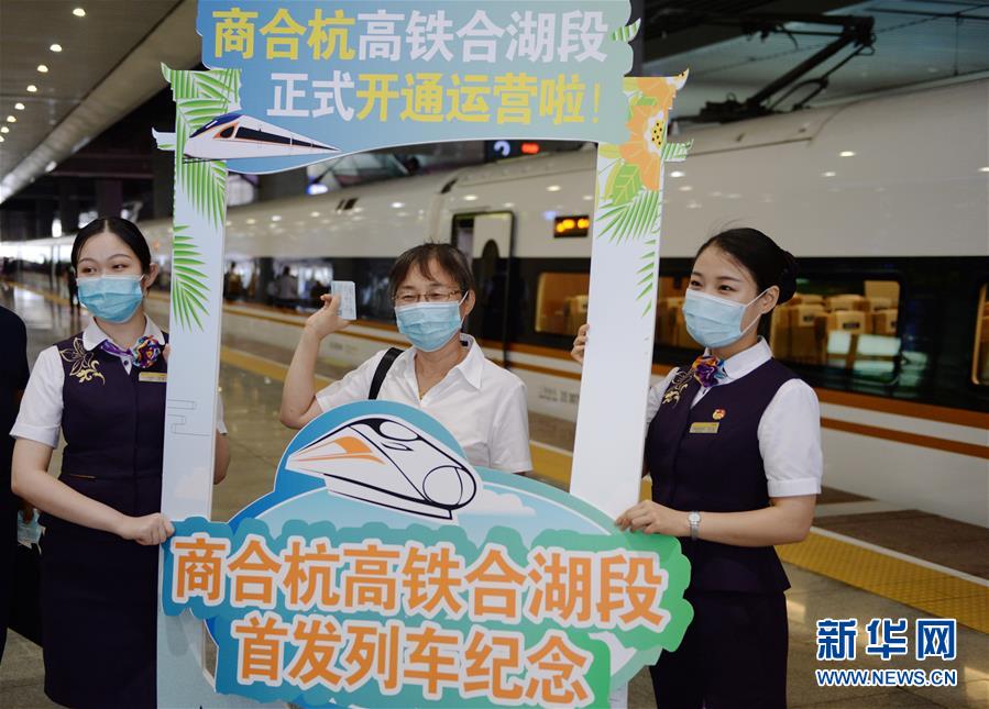 ��������ƽ�r���Ї���ɫ������x˼��ָ���¡����r����������ƪ�¡�����ƽ����ӛ�P���¡��D�Ļ��ӣ���4���L���ǵ��´��������ʮ���塱�չ�֮����L����һ�w���¹���