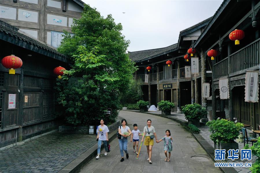 �����Aȫý�^�l���ɕ��؄e�^�졤�D�Ļ��ӣ���2���{�D���L����������ô��ƴ����������ȫ���ɕ�����ʮ���塱�D��