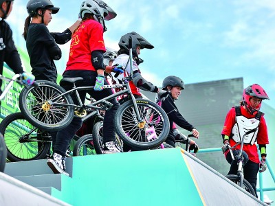 ���v�շ��D�г�Խ����