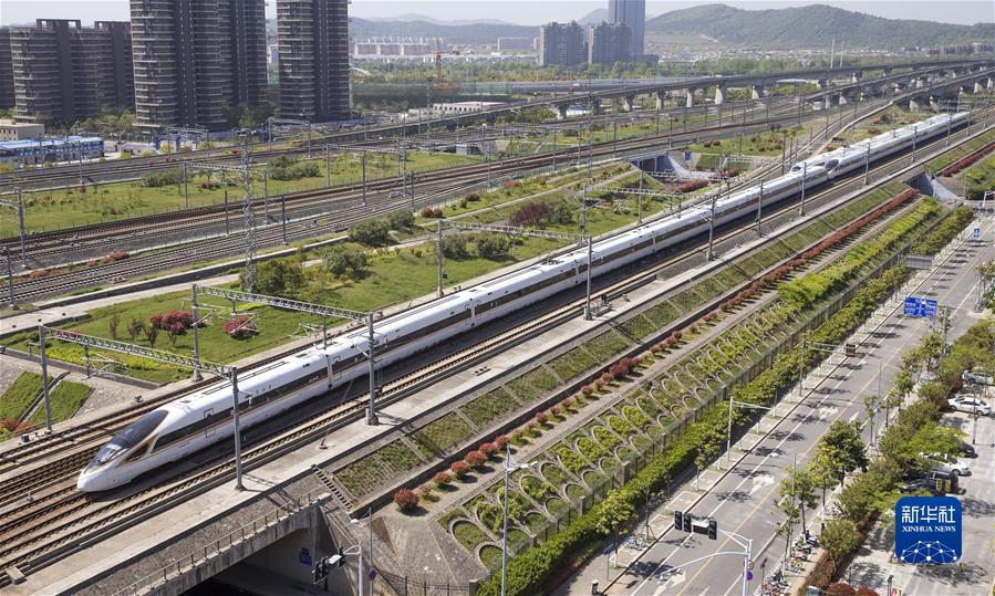 �����Aȫý�^�l���D�Ļ��ӣ���1��������(li��n)ͨ������ͨ������ͨ����ƪ�¡�����(x��)��ƽ��ϯ�ڵڶ���(li��n)�χ�ȫ��ɳ��m(x��)��ͨ����_Ļʽ�ϵ���ּ�vԒ���x