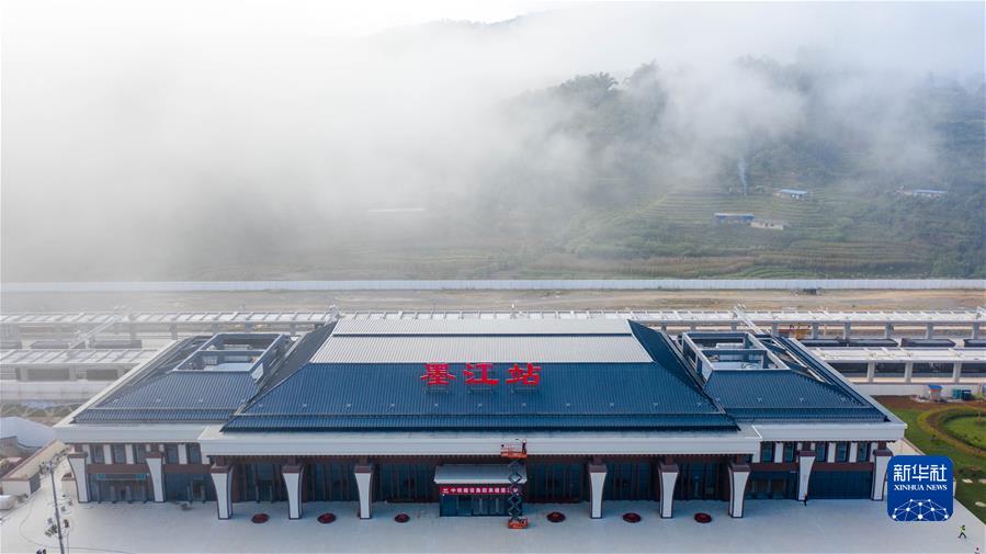 �����Aȫý�^�l���D�Ļ��ӣ���8��������(li��n)ͨ������ͨ������ͨ����ƪ�¡�����(x��)��ƽ��ϯ�ڵڶ���(li��n)�χ�ȫ��ɳ��m(x��)��ͨ����_Ļʽ�ϵ���ּ�vԒ���x