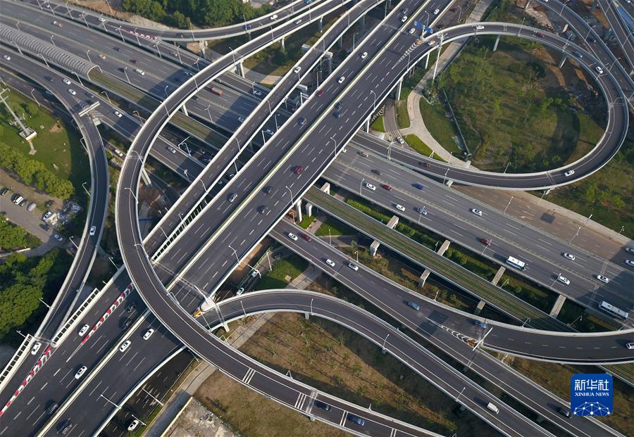 (������ƽ�r���Ї���ɫ������x˼��ָ���¡����r����������ƪ�¡�����ƽ����ӛ�P���¡��D�Ļ���)(6)���촺�L�š��������ط������lչ����ِ�����^��