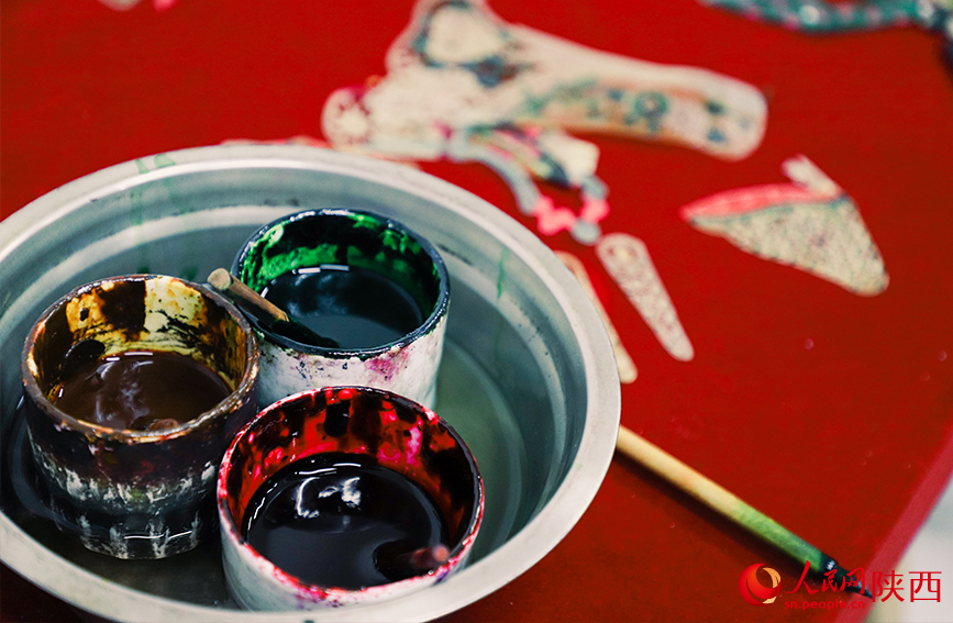 制作皮影的染色工具。人民網記者 孫挺攝