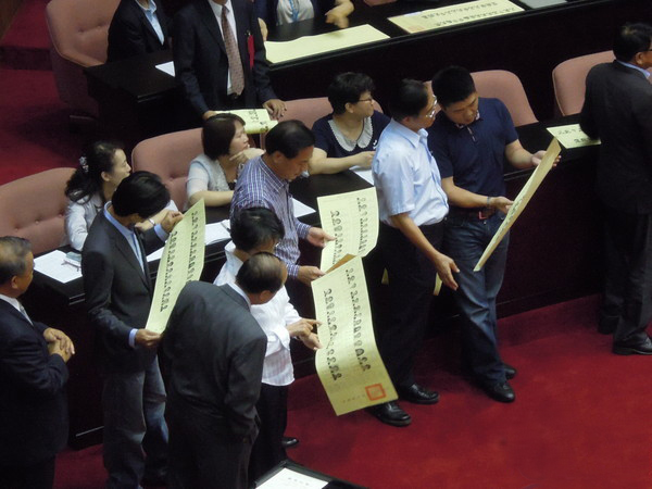 �_������Ժ����ʹ���O(ji��n)ί��ͬ���(qu��n)ͶƱ