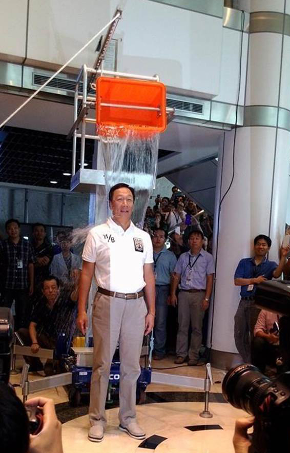 �����F�����һ�����ϵĕr�g���M�b��һֻ�Cе�ֱۣ������������ˮ��