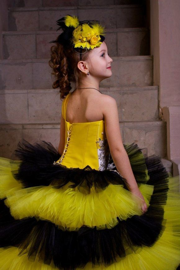 �������ˊʘ�Ӎ ���_˹�}��ͯģ��������(Angelina Kurkina)�l(f��)��һ�M����,��Ƭ��С�������Ͱ�׃,�·��`�䷲�g��