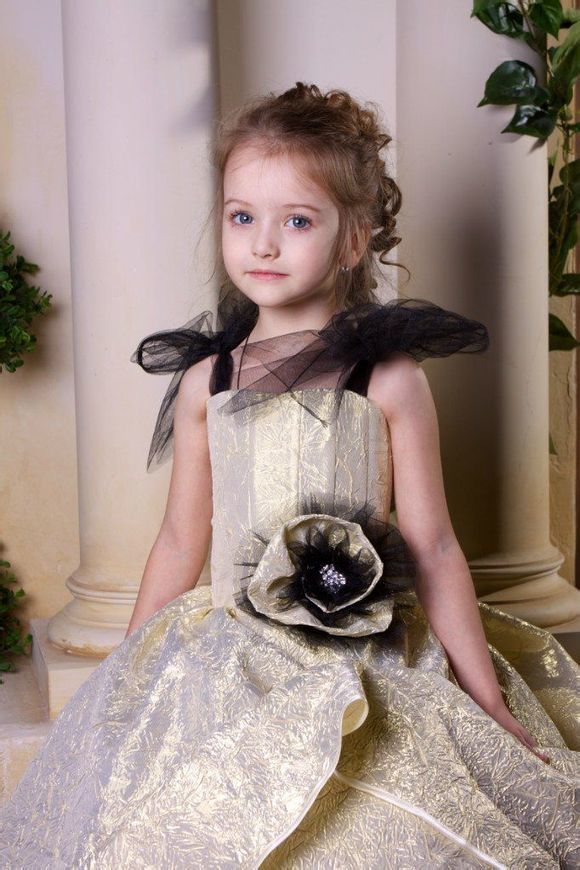 �������ˊʘ�Ӎ ���_˹�}��ͯģ��������(Angelina Kurkina)�l��һ�M����,��Ƭ��С�������Ͱ�׃,�·��`�䷲�g��