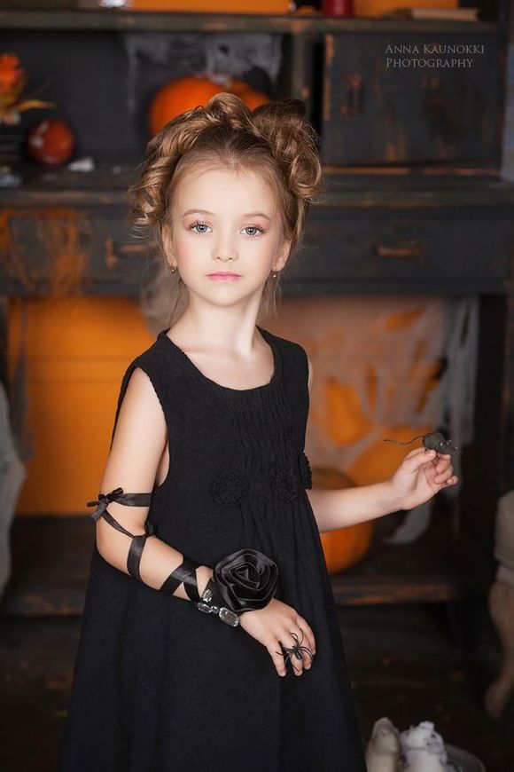 �������ˊʘ�Ӎ ���_˹�}��ͯģ��������(Angelina Kurkina)�l��һ�M����,��Ƭ��С�������Ͱ�׃,�·��`�䷲�g��