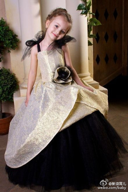 �������ˊʘ�(l��)Ӎ ���_˹�}��ͯģ��������(Angelina Kurkina)�l(f��)��һ�M����,��Ƭ��С�������Ͱ�׃,�·��`�䷲�g��