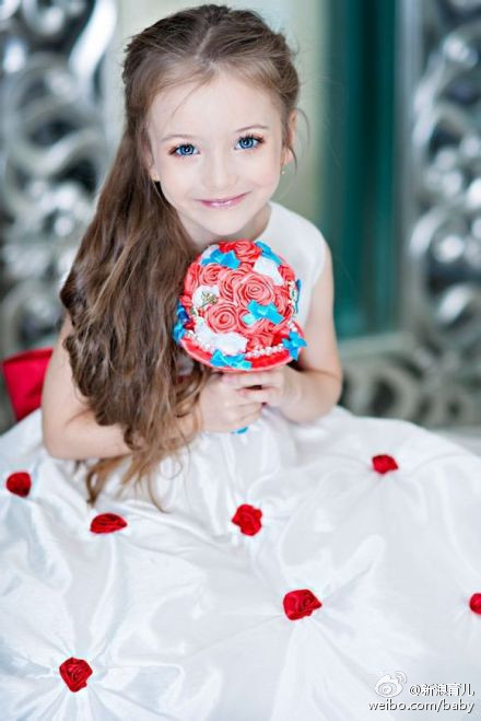 �������ˊʘ�Ӎ ���_˹�}��ͯģ��������(Angelina Kurkina)�l��һ�M����,��Ƭ��С�������Ͱ�׃,�·��`�䷲�g��