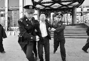 ����ͬһ�׸��ʘ���˾����Ƿ����ҕ�c�Ƽ����޹�˾200���f���߀�����ܽ^������Ч�ĲÛQ������ҕ�c�Ƽ���˾��һ��Ժ��Ո�ˏ��ƈ��С��������磬���з��ٺͷ�����ʮ���ˁ���ͬһ�׸蹫˾�M�����Ѳ飬����˾ؔ���ҵ��������U���M���˲�⣬����˾���������O����ψ��й��������o��˾��������