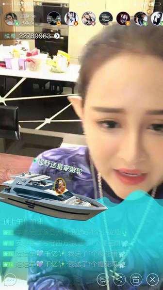 ��ǰ���оW(w��ng)���س��w��ɽ19�qŮ���椓�(d��n)��ĳֱ��ܛ��Ů������ҕ�l�؈D�������i�ͱ�ɽ��ýҲ�^������ֱ�������c(di��n)ٝ�͡�С�S�ϡ�����Ҳ��˵��ϟ��TԒ�}����Ƭ�У��w��ɽŮ��������y���R����Ƥ�w��𪣬��ü���ۣ�һ���W(w��ng)�t�����^��