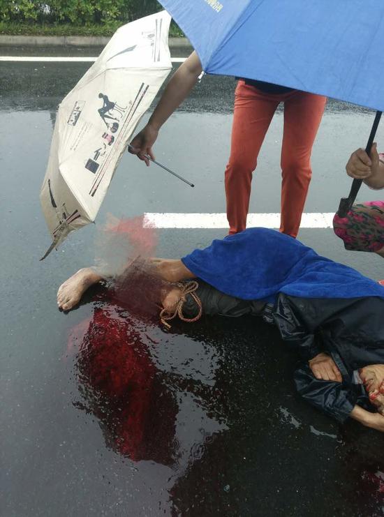 �����F��