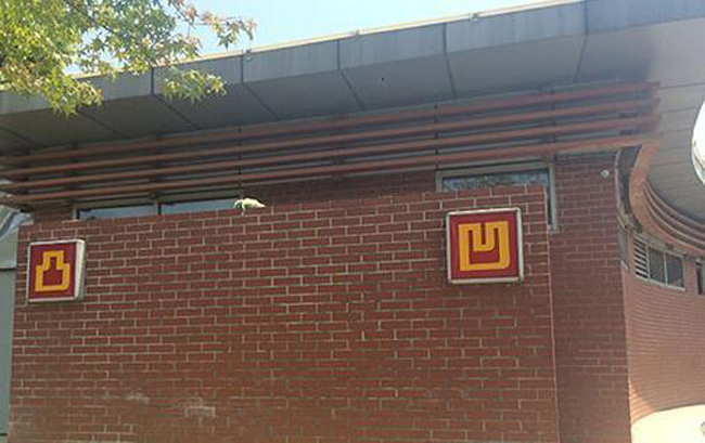 �DƬĬ�J���}