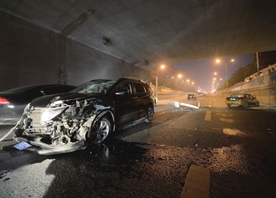 ���Ӿ��{ײ������ ¶�y�����{�����ʈ󾯡�