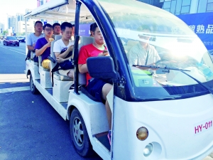 ӛ���ڵ��Fվ�⿴����������ƿ܇�������һ߅�������M���R���_����