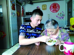 80����Ʊ�T������ĸ�H����һƬ�� �νY��ɼ�