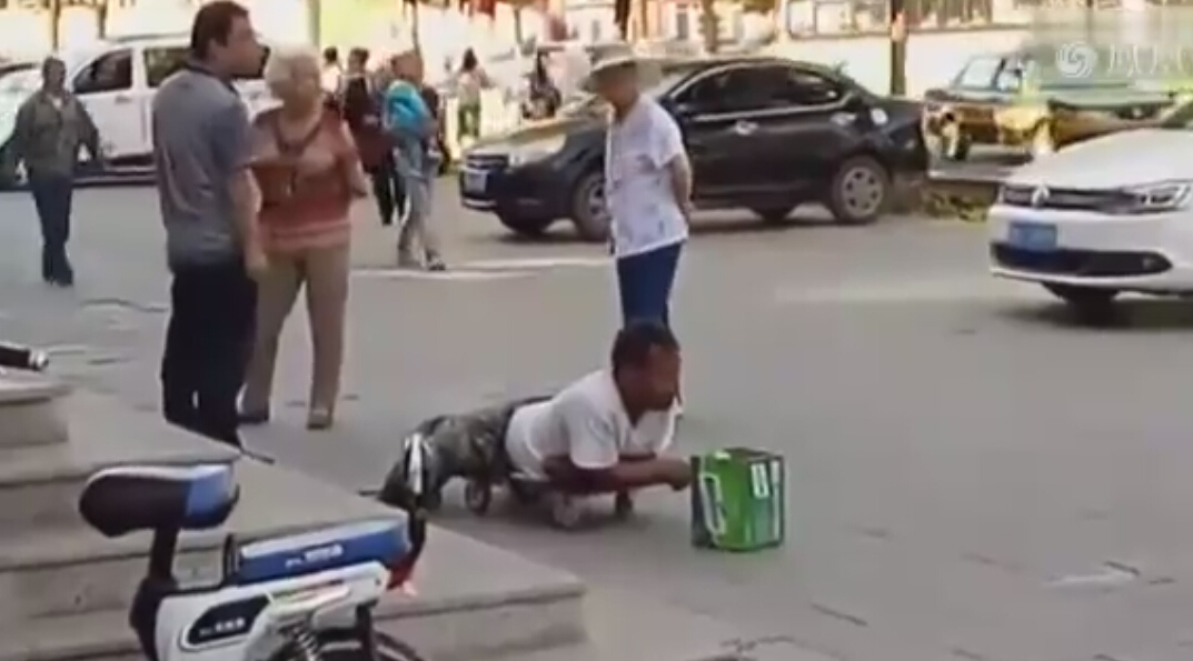 �������ȫ���ݼ� ������ؤ�[�б�����(qi��ng)�а�ѝ