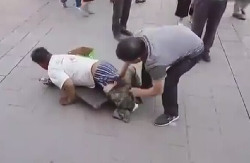 �������ȫ���ݼ� ������ؤ�[�б�����(qi��ng)�а�ѝ