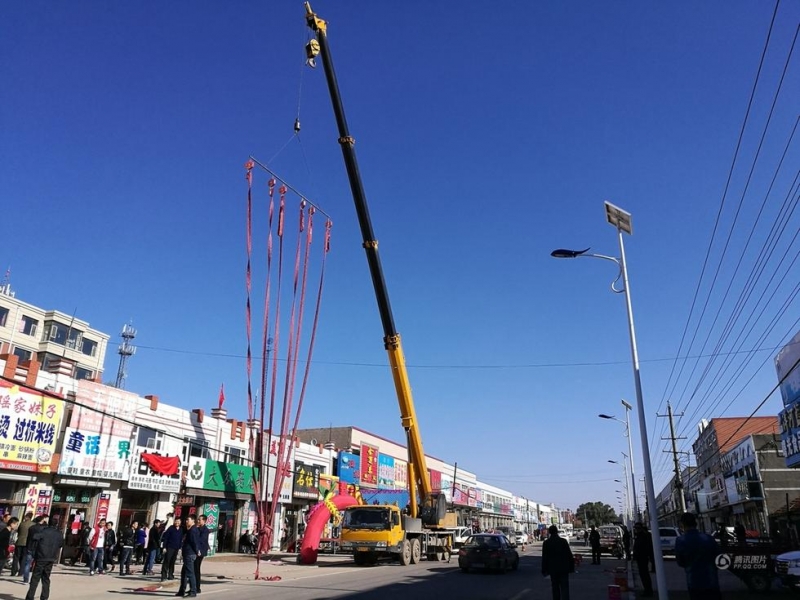 �L(zh��ng)��һ��(du��)���˽Y(ji��)��F(xi��n)��(ch��ng)��(d��ng)�õ�܇�ű���