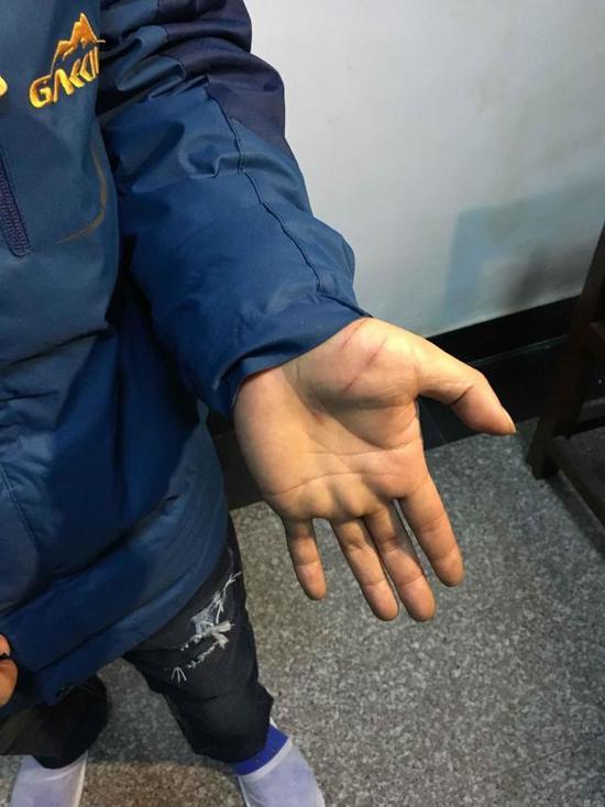  ����6600Ԫ�]�вʣ���ɽ�����������R�Ը�5���󾯷Q�����١�