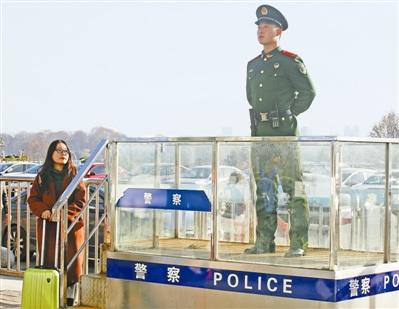 Ů��W�����l�J������ͬ�W���ں��L������վ(�D)