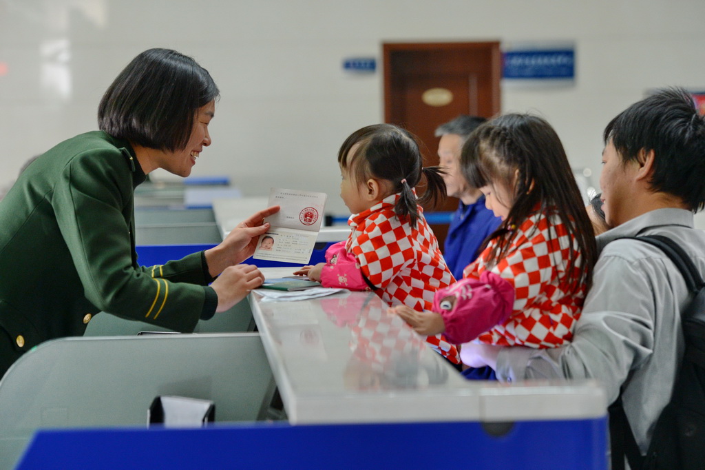 1��27�գ�ʯ���f߅���z��վ�ęz��T��С�����k�����m�� ���A��l����Сѩ �z��