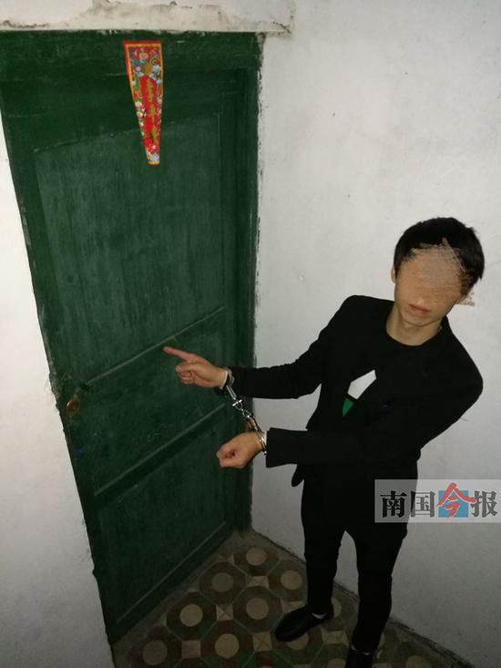 �����˰�ĳ��ָ�J�����F�����������D