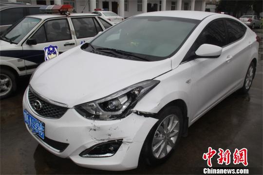 ��������p�_�����ˆT��ĳ�{�İ�ɫ�I܇��������z