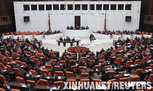  10��17�գ����������׶������������h���ɆT�e�Е��hӑՓԽ�����젖�¹����h���b�Ą��h�����죬�����������h��ͨ�^�������f���Ĳ�ȡԽ���ЄӴ��젖�¹����h���b�Ą��h�� ���A��/·͸