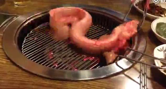 �DƬĬ�J���}