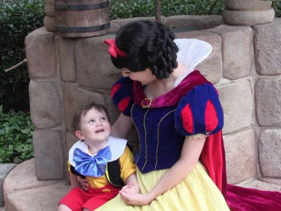 ��ů�ģ����]�Y��ͯ�c����ѩ����������(d��ng)���_�ķ�