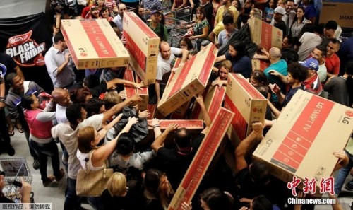 11��25�գ��������M��ӭ������ɫ�����塱�ۿ��գ��񱊃A�����Ӂ������u�����xُ�Լ���ˮ��؛��ڱ�����Ʒ�У������ҕ�H����A���׺���ÿ���u�����ܿ����ѱ����ҕ�����M�ߡ��D�����ʥ���_��һ���̈�������ҕ�ɞ���T��Ʒ��