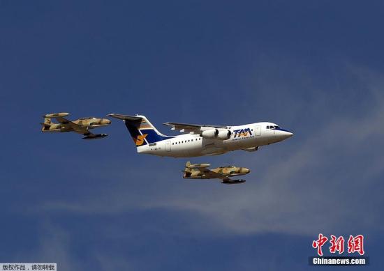 ���ؕr�g11��29��,һ���d��81�˵�Avro RJ85�͙C�ڸ炐�ȁ��������������ֺ��������������Ơ����߇��H�C���ڹٷ��罻�Wվ�l����Ϣ�Q,���C�͙Cע��̖��CP2993���C���d��72���˿ͺ�9���C�M�ˆT���D��ԓ�C���Y�ψD��