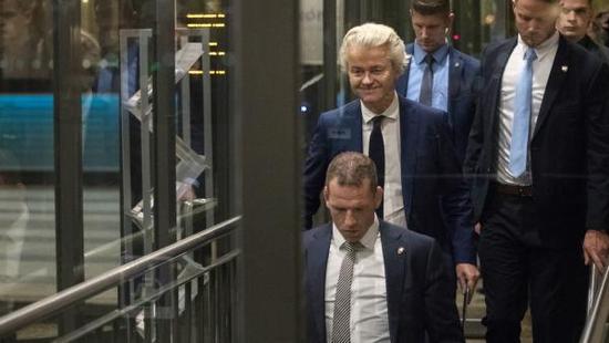 ��(d��ng)?sh��)ؕr(sh��)�g2017��3��15�գ����m���������Q�顰���m�������ա��������h�I(l��ng)��(d��o)��������˹�x�_�h��(hu��)��  ҕ�X(ju��)�Ї�(gu��) �D