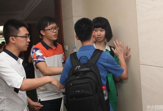 �������A��������:���L�������rҪ���W��