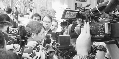 �ɰ����Ό�Ԓ��ֱ�桰Ӳ���^�����g�ψ��ˣ��D��