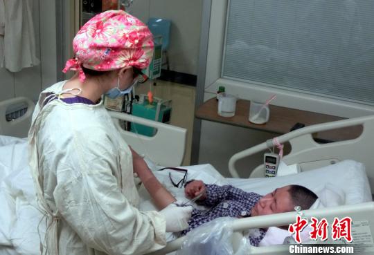 �_������Ѫ�ɼ����������ϰ�Ѫ��Ů��(�D)