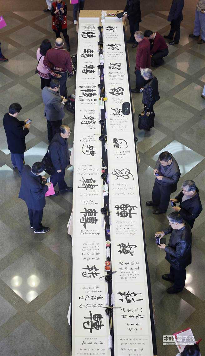 ������(b��o)�c��������(b��o)(li��n)�����k�ġ����{�ɰ���ȝh���u�x�������M(j��n)���5�ã����D(zhu��n)���ֱ��u�x����ȝh��