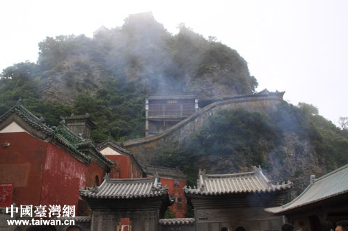 �ɰ�ͬ�W(xu��)���䮔(d��ng)ɽ�º�Ӱ