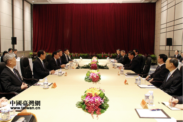 �ɰ��I(l��ng)��(d��o)����(x��)��ƽ���RӢ�����¼����e�Е���