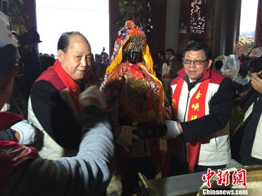 ���۾ۋ��桱��获��� �ɰ����f�����й�ӭ