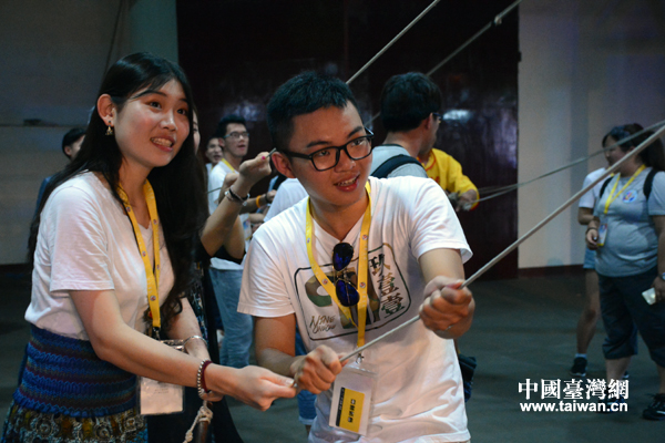 �ɰ������w򞡰���{������