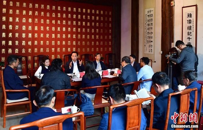 ���_��ͨʷ���D(zhu��n)�g��Ԓ���Ŀ����Փ�C��27����λ�ڸ�������������}�_�vʷ�Ļ��о�Ժ�e�У����_��ͨʷ���D(zhu��n)�g��Ԓ���Ŀ��ʽ���ӡ����� �z